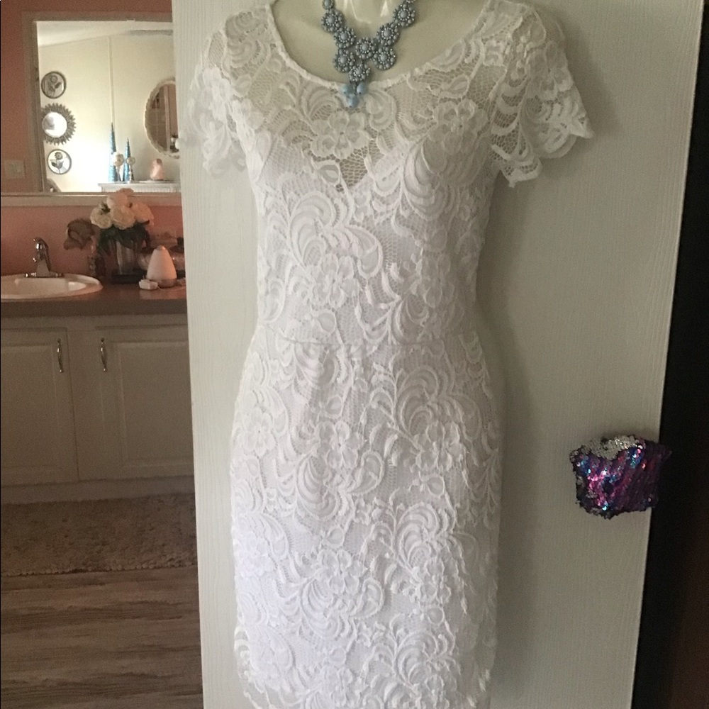 Ambiance dress body con lace very sexy feminine white  Med stretchy.